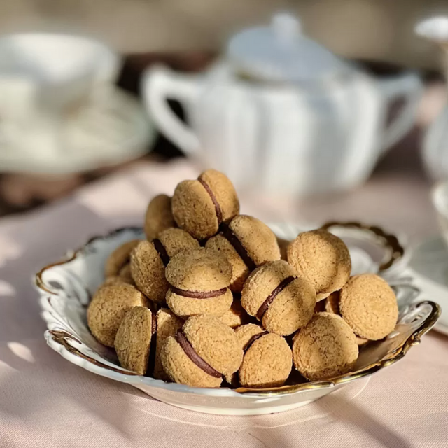 BORBOLETTA, Bacio di Dama (Hazelnut Flour and Chocolate Cookies) Diary Free